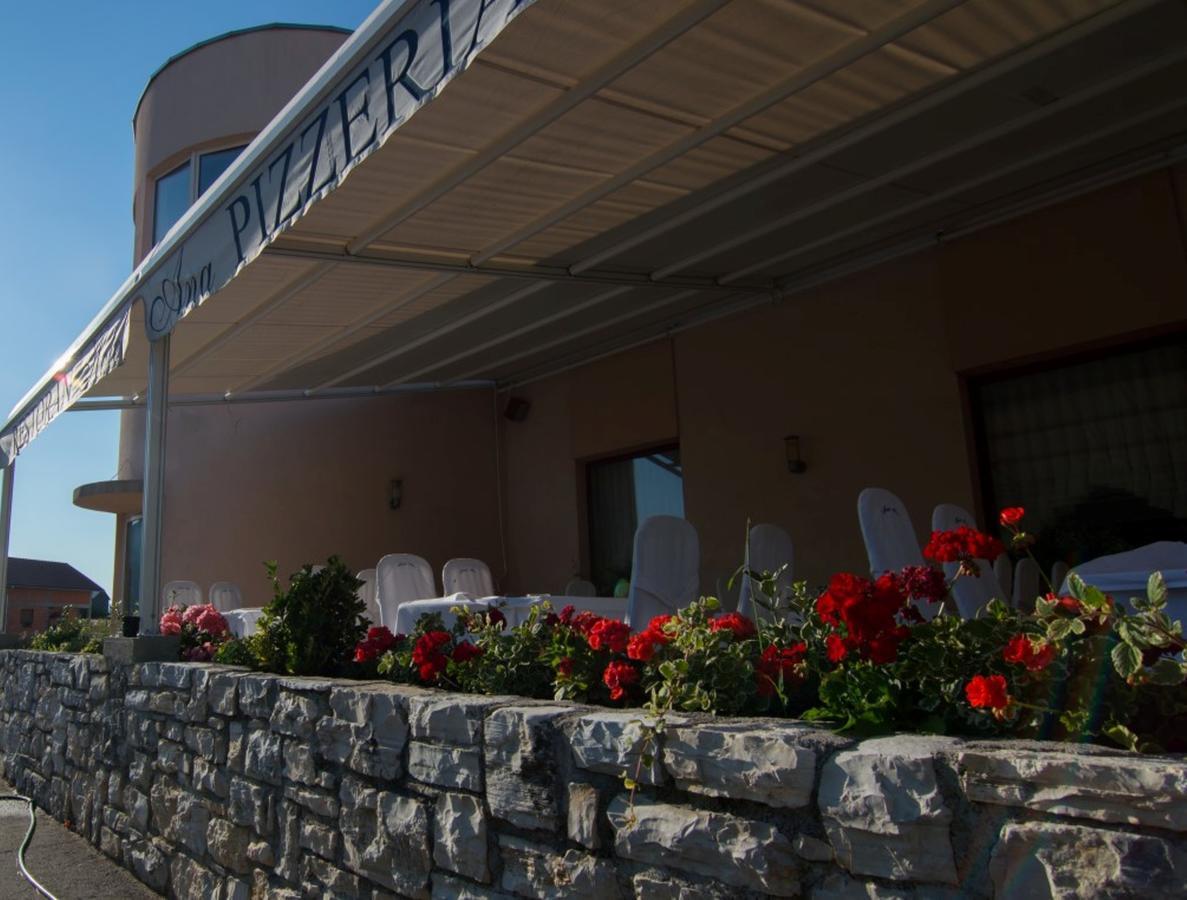 Hotel Ana Gospić Exterior foto